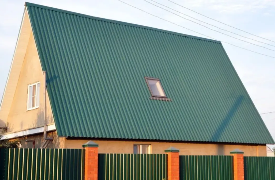 Двускатная крыша из профнастила фото